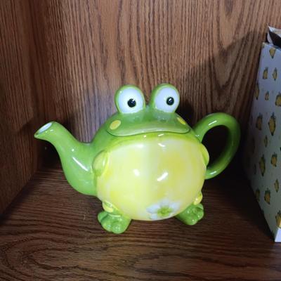 TOBY THE TOAD TEAPOT BY BURTON + BURTON
