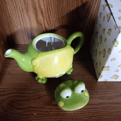 TOBY THE TOAD TEAPOT BY BURTON + BURTON