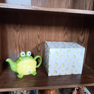 TOBY THE TOAD TEAPOT BY BURTON + BURTON