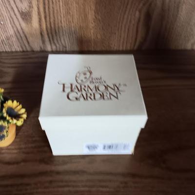 DISNEY POOH & FRIENDS FIGURINE AND LORD BYRON'S HARMONY GARDEN