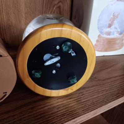 2 MUSICAL SNOWGLOBES