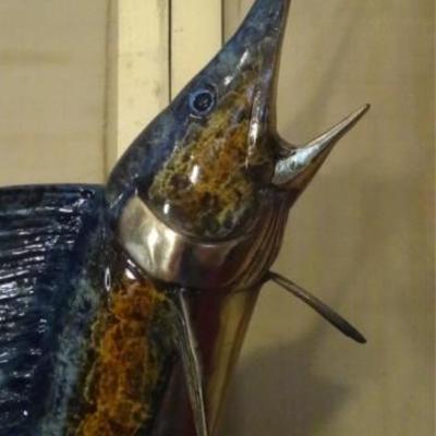 LOT 15A: LARGE PATINATED BRONZE MARLIN SCULPTUERE ON MARBLE BASE