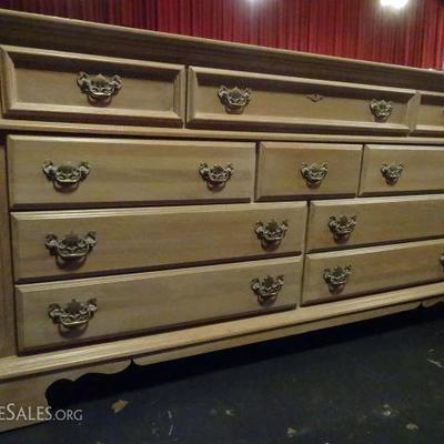 LOT 103A: 4 PC CHIPPENDALE STYLE BEDROOM SET