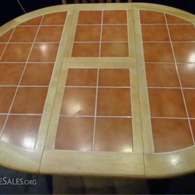 LOT 60B: ROUND TILE TOP DINING TABLE WITH LEAF AND 4 CHAIR