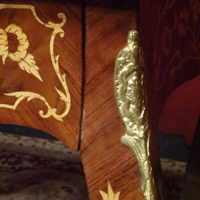 LOT 77A: LOUIS XV STYLE MARQUETRY WRITING DESK, GILT METAL MOUNTS