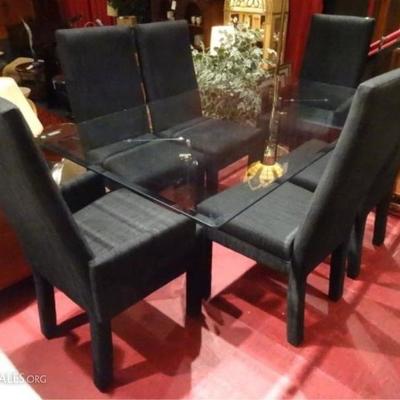 LOT 88: VINTAGE GLASS DINING TABLE & 6 BLACK UPHOLSTERED PARSONS CHAIRS