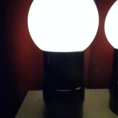 LOT 58A: PAIR 1970'S MODERN DESIGN LAMPS, WHITE GLASS BALL SHADES