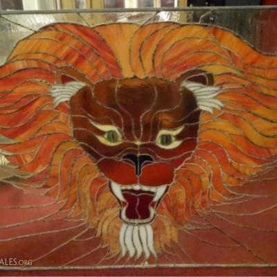 LOT 57: LARGE STAINED GLASS PANEL, LION HEAD, ON CLEAR, ONE OF A KIND