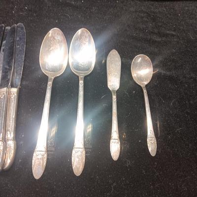 WM ROGERS SILVER PLATED 8 PLACE SETTING WITH EXTRAS