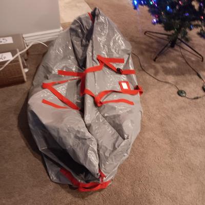 BEAUTIFUL COLOR OR WHITE 9 FT LIT TREE WITH STORAGE ROLLING BAG