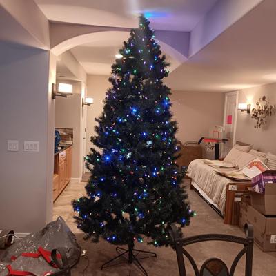 BEAUTIFUL COLOR OR WHITE 9 FT LIT TREE WITH STORAGE ROLLING BAG