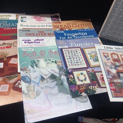 QUILTER'S CUT & PRESS II BOARD WITH MANY CRAFT/PATTERN BOOKS