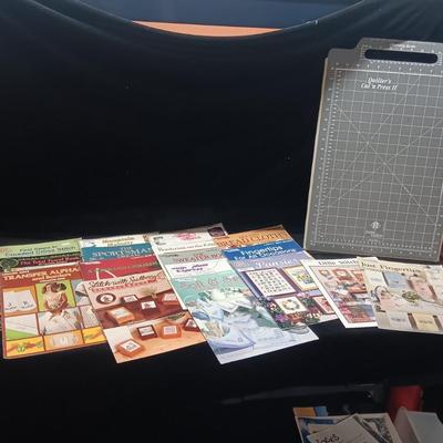QUILTER'S CUT & PRESS II BOARD WITH MANY CRAFT/PATTERN BOOKS