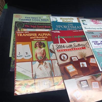 QUILTER'S CUT & PRESS II BOARD WITH MANY CRAFT/PATTERN BOOKS