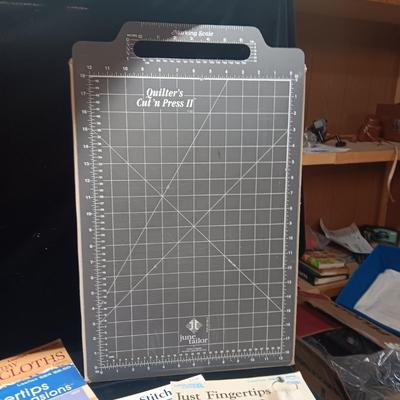 QUILTER'S CUT & PRESS II BOARD WITH MANY CRAFT/PATTERN BOOKS