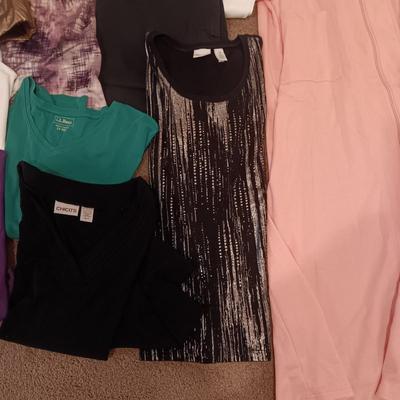 MOSTLY CHICOS 3/16 LADIES SHIRTS, VEST, BATHROBE PLUS CAPRIS