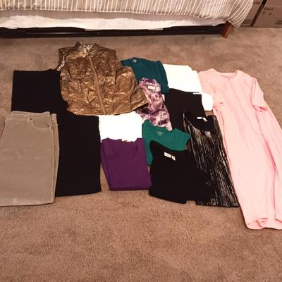 MOSTLY CHICOS 3/16 LADIES SHIRTS, VEST, BATHROBE PLUS CAPRIS