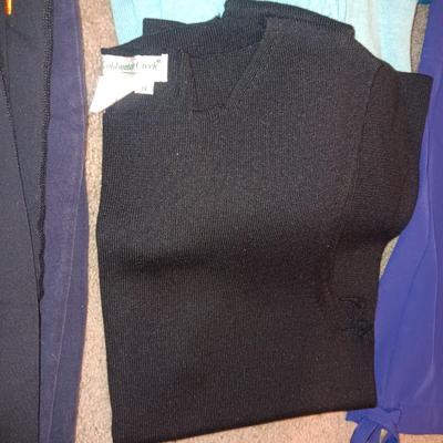 XL - XXL LADIES SHIRTS, CAPRIS AND VEST PLUS SOCKS