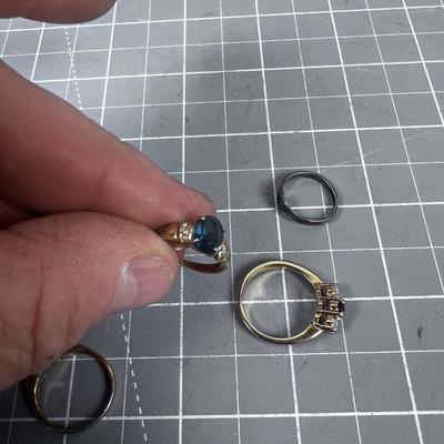 5 Costume Jewelry Rings 