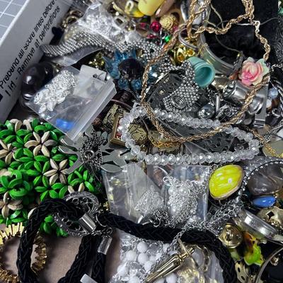 Tray of Costume Jewels with lots of Earrings