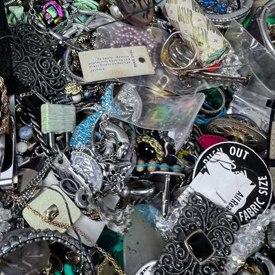 Tray of Costume Jewels with lots of Earrings