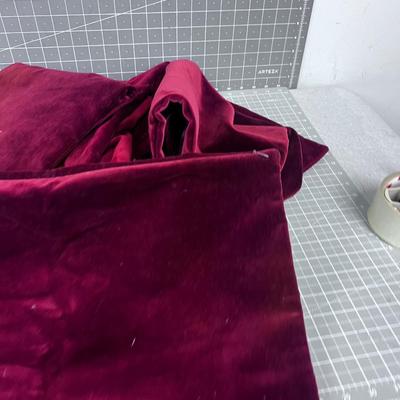 10 Red Velvet Pillow Covers