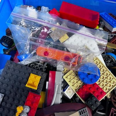 NICE LITTLE Keeper Organizer with Several bins of LEGOS 