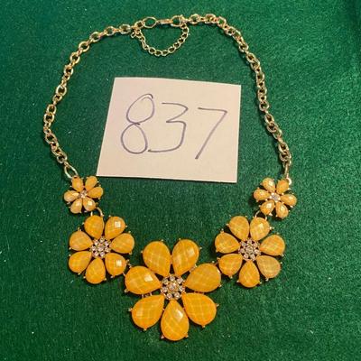 Daisy Necklace