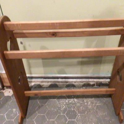 Wood Quilt Rack