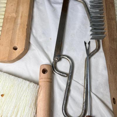 Brushes and magnifying glasses