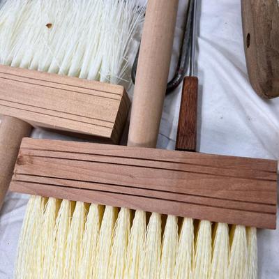 Brushes and magnifying glasses