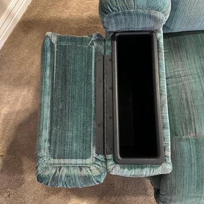 LA-Z-BOY/LAZY BOY RECLINER W/ARMREST STORAGE