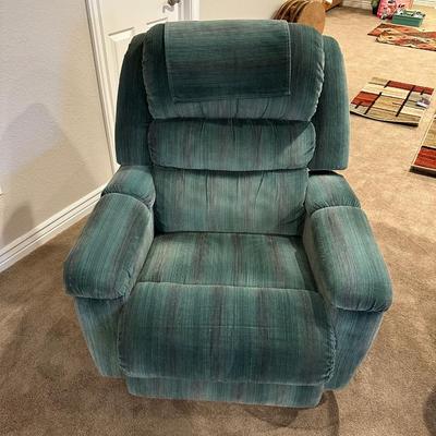 LA-Z-BOY/LAZY BOY RECLINER W/ARMREST STORAGE