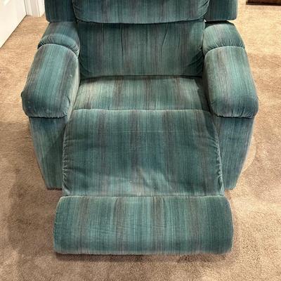 LA-Z-BOY/LAZY BOY RECLINER W/ARMREST STORAGE