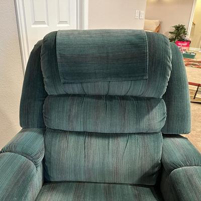 LA-Z-BOY/LAZY BOY RECLINER W/ARMREST STORAGE