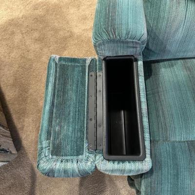 LA-Z-BOY/LAZY BOY RECLINER W/ARMREST STORAGE