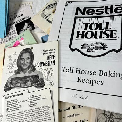 Triple layer of collectible paper