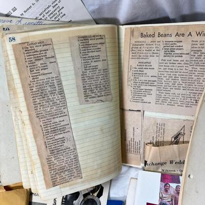 Triple layer of collectible paper