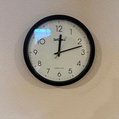 WRAPPED CANVAS FAMILY OF BIRDS & SKYSCAN ATOMIC CLOCK