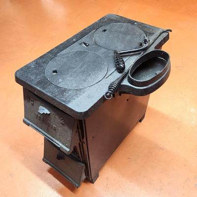 Lot #126 Antique Vernois No. 2 Cast Iron Wood Stove