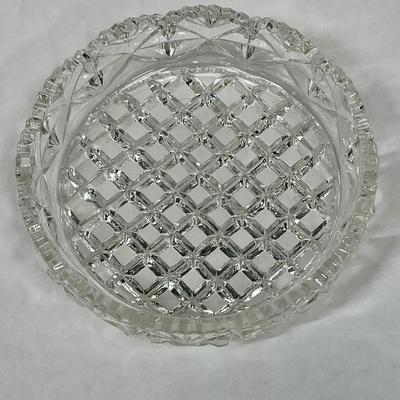 Small Round Cut Crystal Bowl Criss-cross Bottom Scalloped Sides 4" Dia.