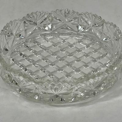Small Round Cut Crystal Bowl Criss-cross Bottom Scalloped Sides 4" Dia.