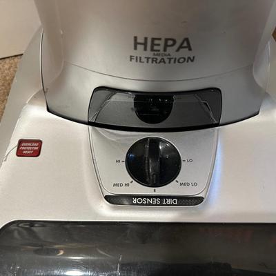KENMORE ALL FLOORS VACUUM W/DIRT SENSOR AND HEPA FILTRATION PLUS REPLACEMENT BAGS