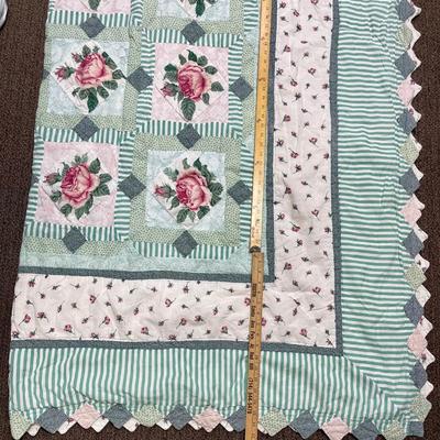 Vintage Quilt pink roses and green & White lattice design