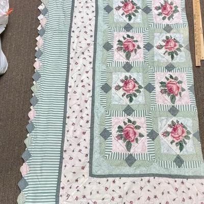 Vintage Quilt pink roses and green & White lattice design