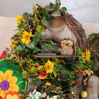EASTER & SPRING WREATHS, CLOTH SPRING WALL HANGING