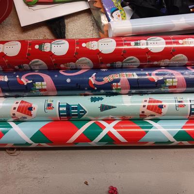 HOLIDAY GIFT WRAPPING SUPPLIES