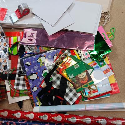 HOLIDAY GIFT WRAPPING SUPPLIES