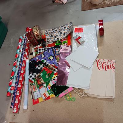 HOLIDAY GIFT WRAPPING SUPPLIES