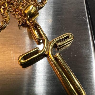 18 k Gold cross and chain 20 in